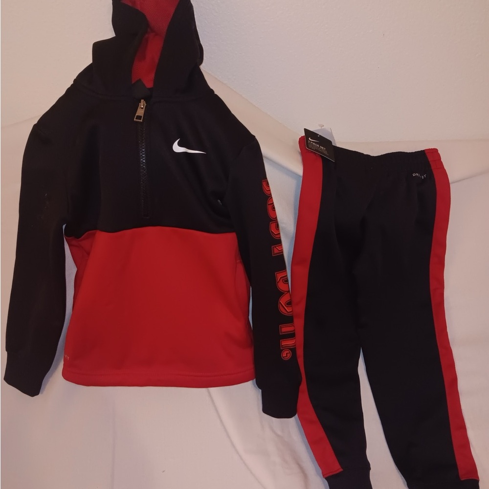 Nike boys size 5 tracksuit